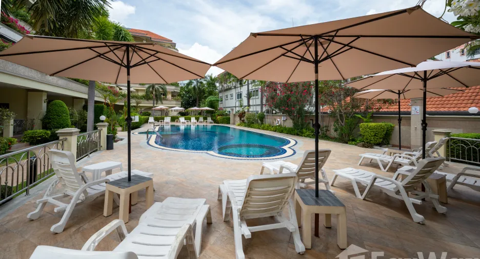 For sale 3 bedrooms apartment in Pratumnak, Pattaya
