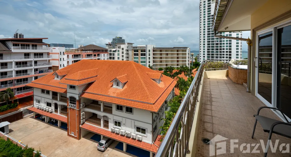 For sale 3 bedrooms apartment in Pratumnak, Pattaya