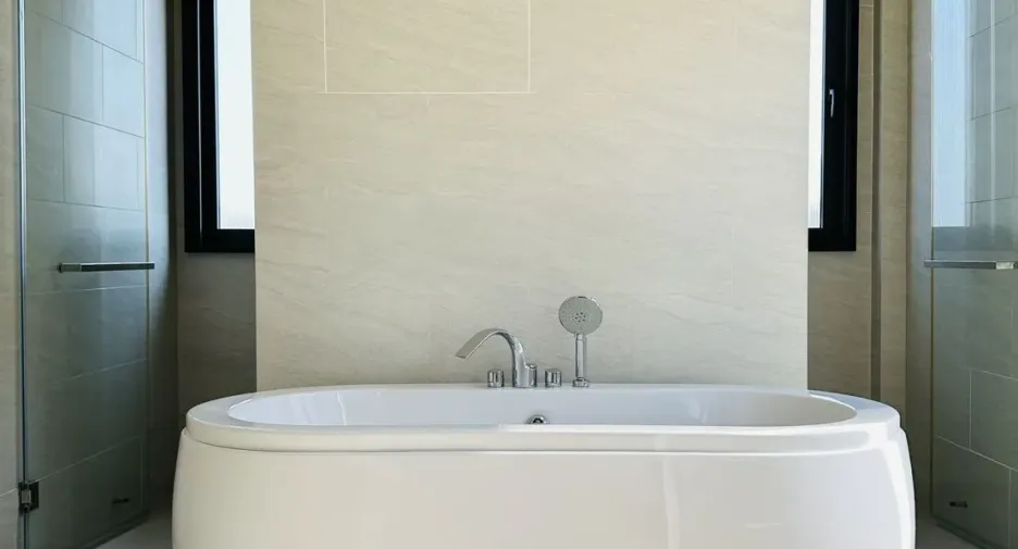 For sale and for rent 4 bedrooms villa in East Pattaya, Pattaya