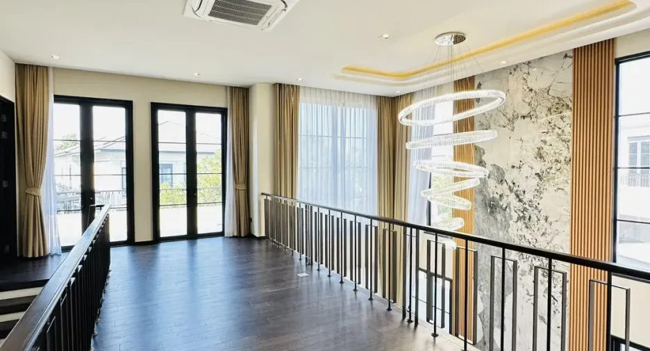 For sale and for rent 4 bedrooms villa in East Pattaya, Pattaya