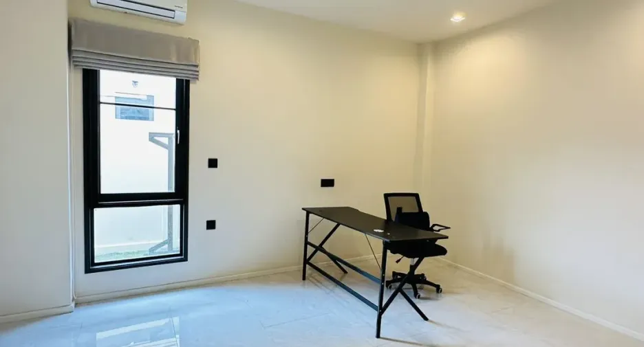 For sale and for rent 4 bedrooms villa in East Pattaya, Pattaya