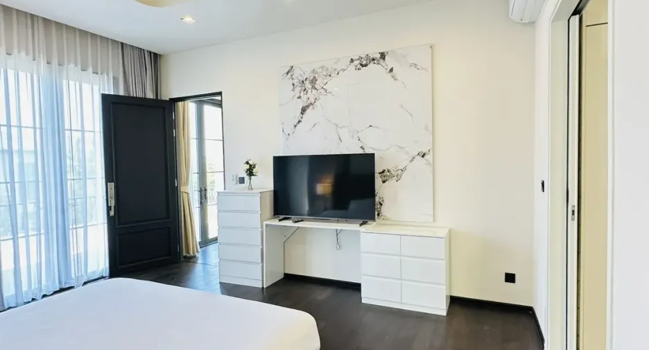 For sale and for rent 4 bedrooms villa in East Pattaya, Pattaya