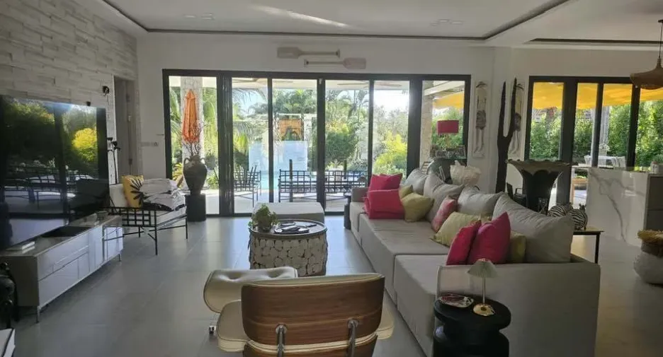 For sale 4 bedrooms villa in Mueang Phuket, Phuket