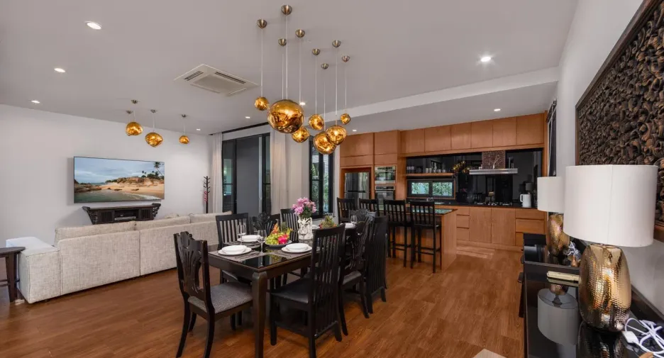 À louer 4 chambres villa à Mueang Phuket, Phuket