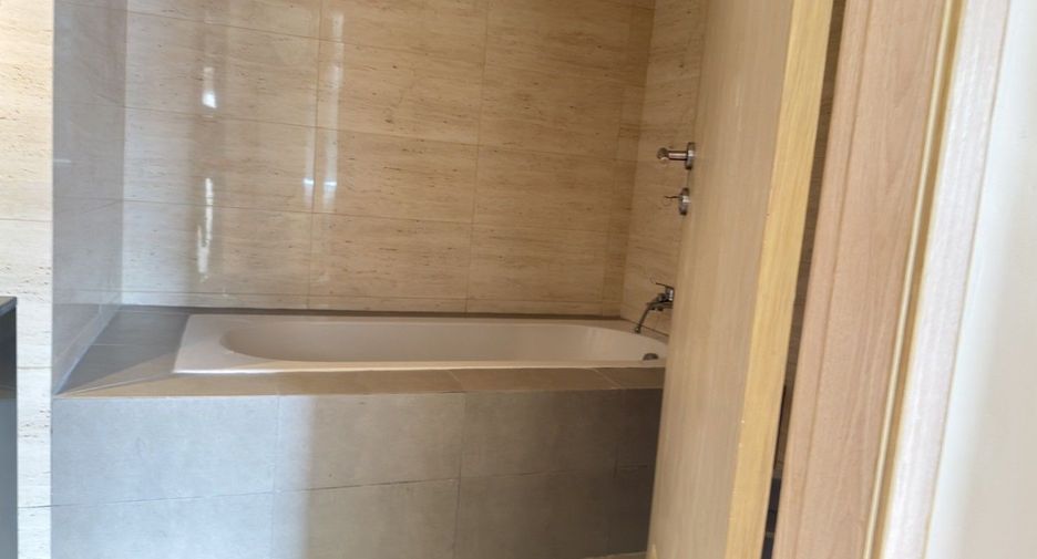 Продажа 3 спальни кондо в Щаттхана, Бангкок
