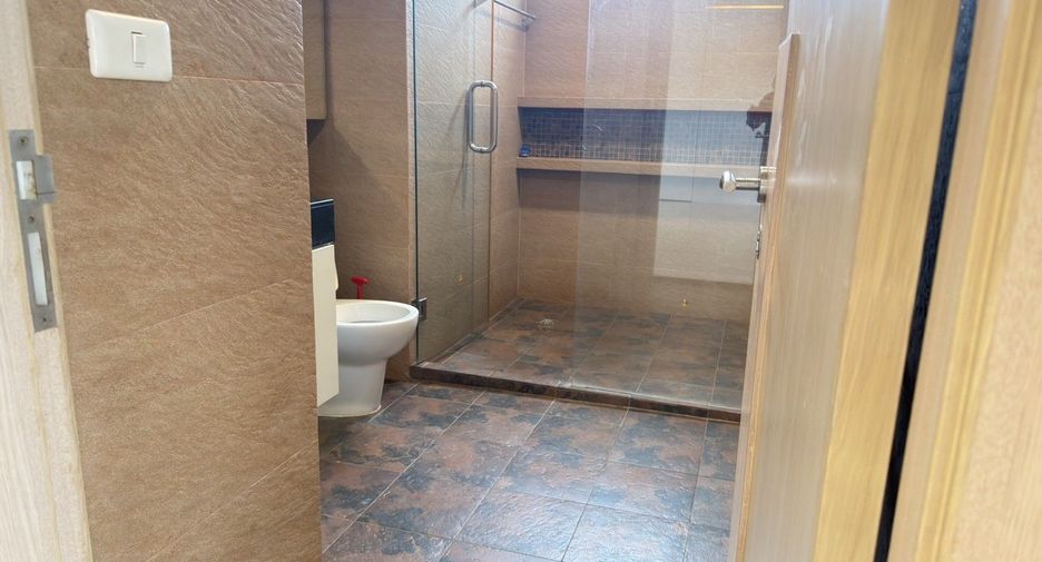 Продажа 3 спальни кондо в Щаттхана, Бангкок