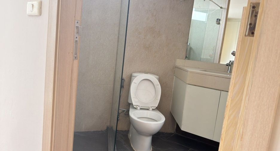 Продажа 3 спальни кондо в Щаттхана, Бангкок