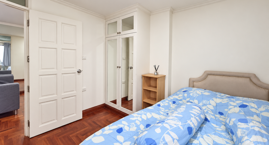 For sale 1 bed condo in Khlong Toei, Bangkok