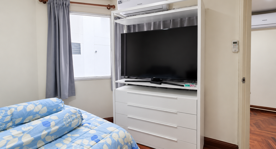 For sale 1 bed condo in Khlong Toei, Bangkok