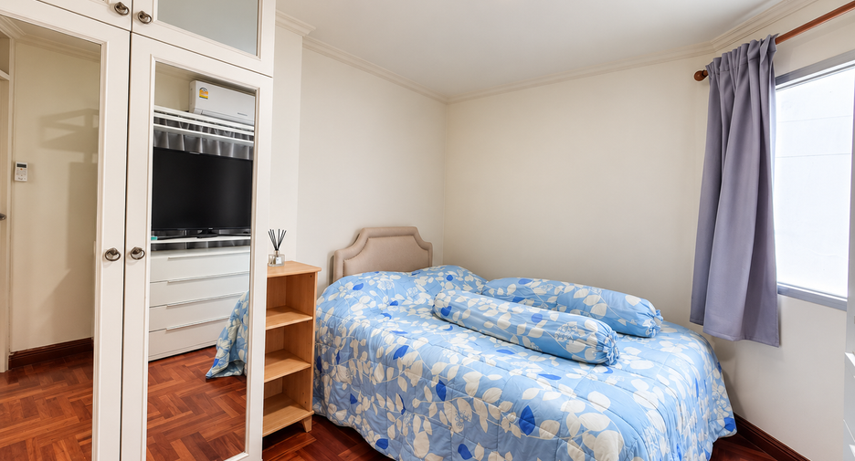 For sale 1 bed condo in Khlong Toei, Bangkok