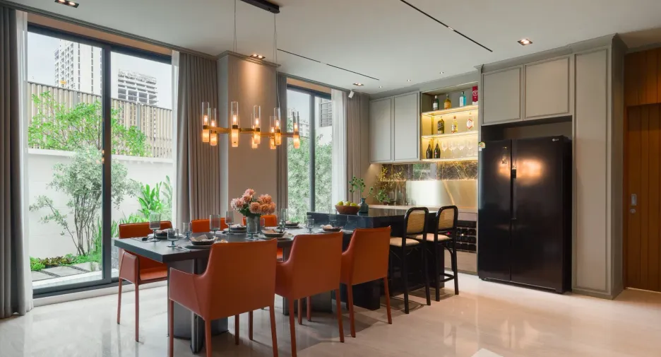 For sale 3 bedrooms villa in Huai Khwang, Bangkok