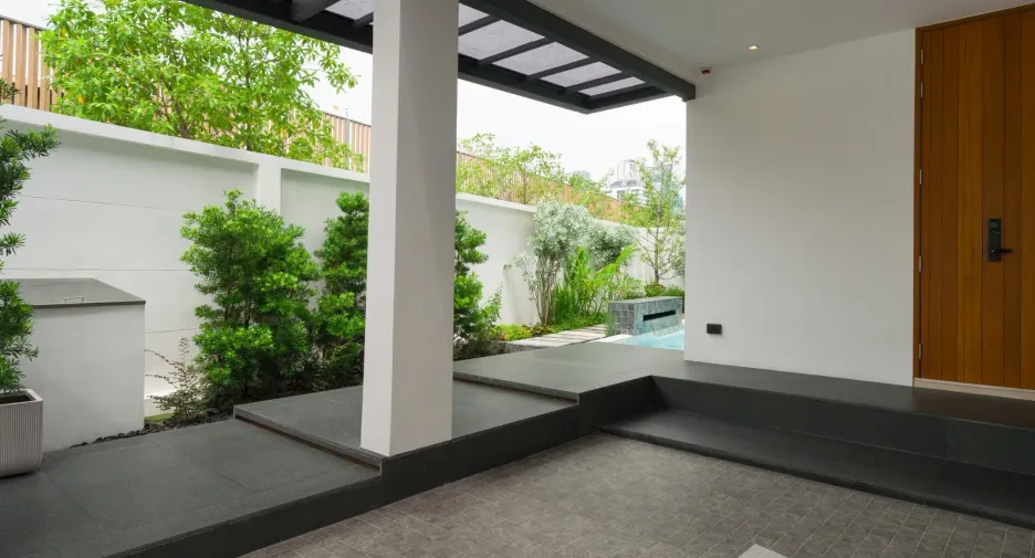 For sale 3 bedrooms villa in Huai Khwang, Bangkok