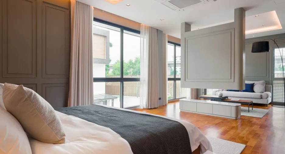 For sale 3 bedrooms villa in Huai Khwang, Bangkok