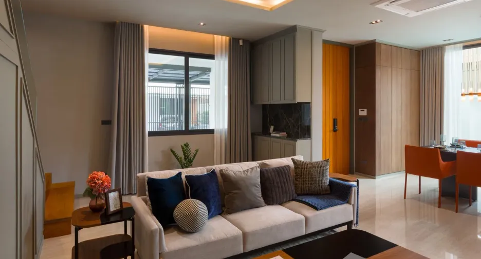For sale 3 bedrooms villa in Huai Khwang, Bangkok