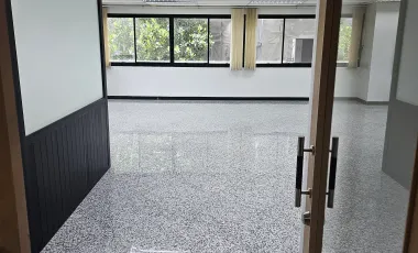 Oficina en alquiler en Phra Khanong, Bangkok