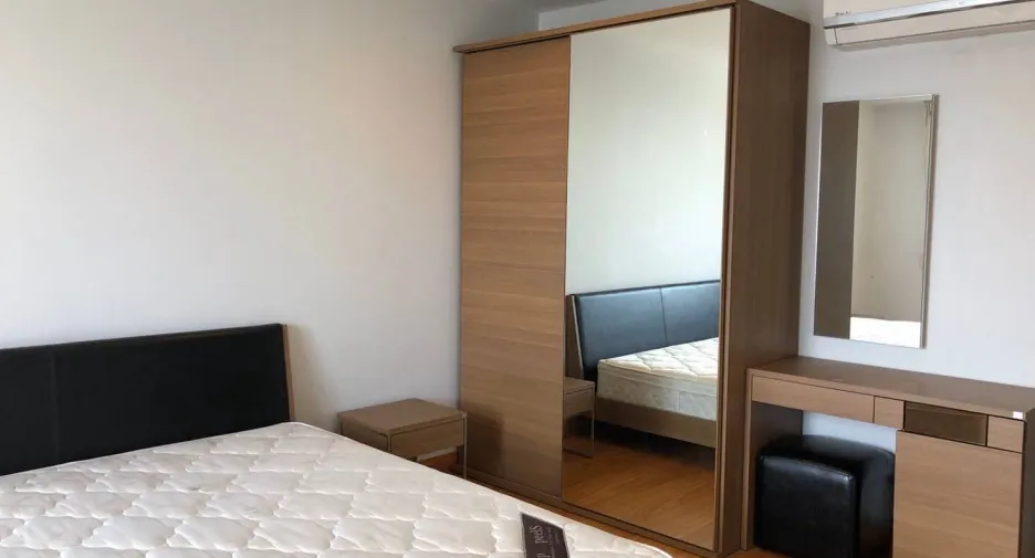 For sale 3 bedrooms condo in Watthana, Bangkok