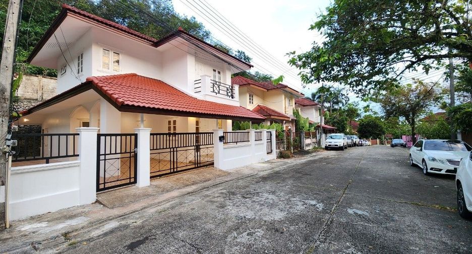 À louer 3 chambres maison à Mueang Phuket, Phuket