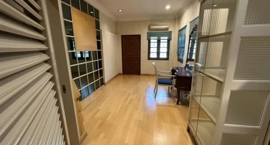 For rent 5 ベッドルーム house in Yan Nawa, Bangkok