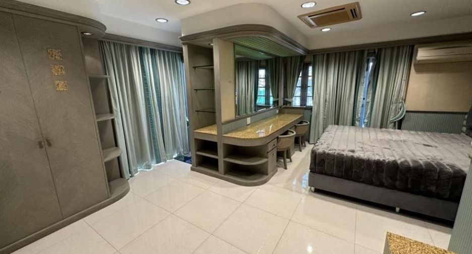 For rent 5 bedrooms house in Yan Nawa, Bangkok