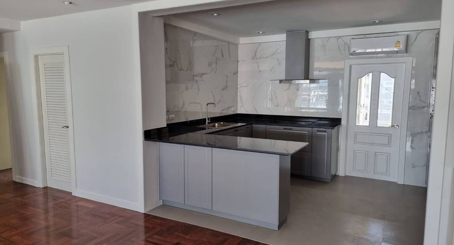 Condo en alquiler de 3 habitaciones en Sathon, Bangkok