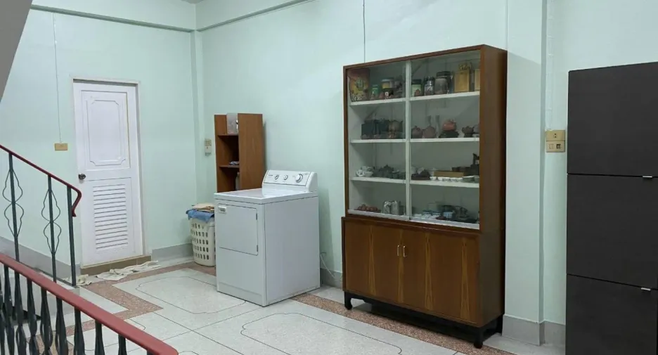 Gewerbefläche zum Kauf mit 3 Zimmer in Yan Nawa, Bangkok