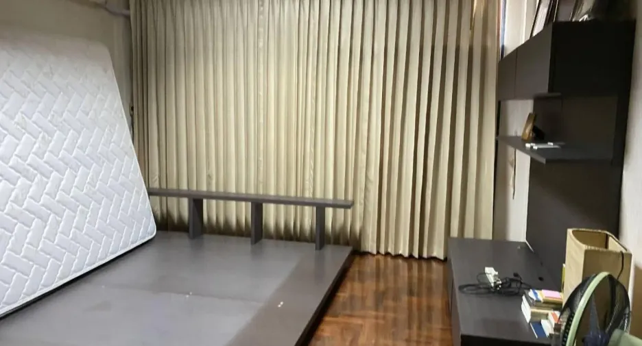 Gewerbefläche zum Kauf mit 3 Zimmer in Yan Nawa, Bangkok