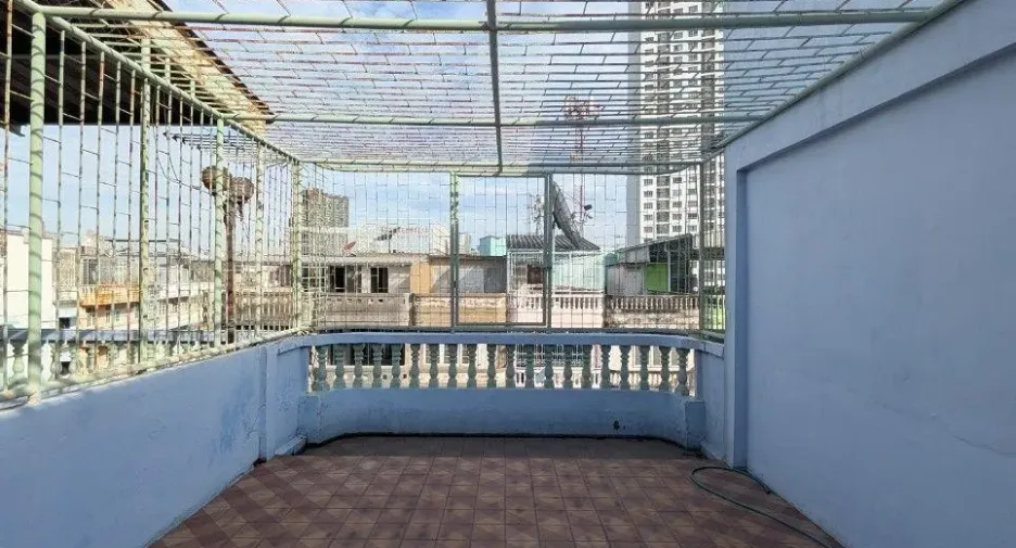 Gewerbefläche zum Kauf mit 3 Zimmer in Yan Nawa, Bangkok