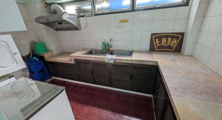 Gewerbefläche zum Kauf mit 3 Zimmer in Yan Nawa, Bangkok