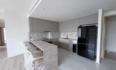 Condo en alquiler y en venta de 3 habitaciones en Huai Khwang, Bangkok