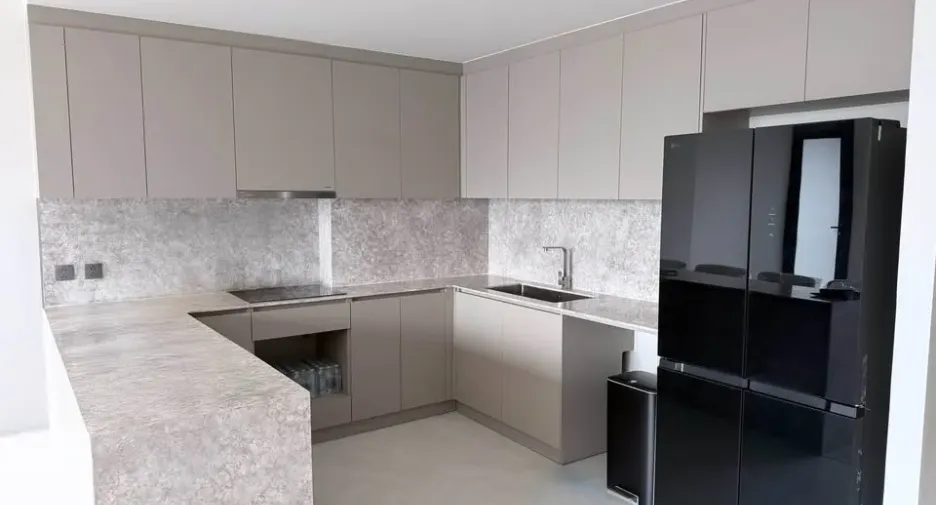 Condo en alquiler y en venta de 3 habitaciones en Huai Khwang, Bangkok