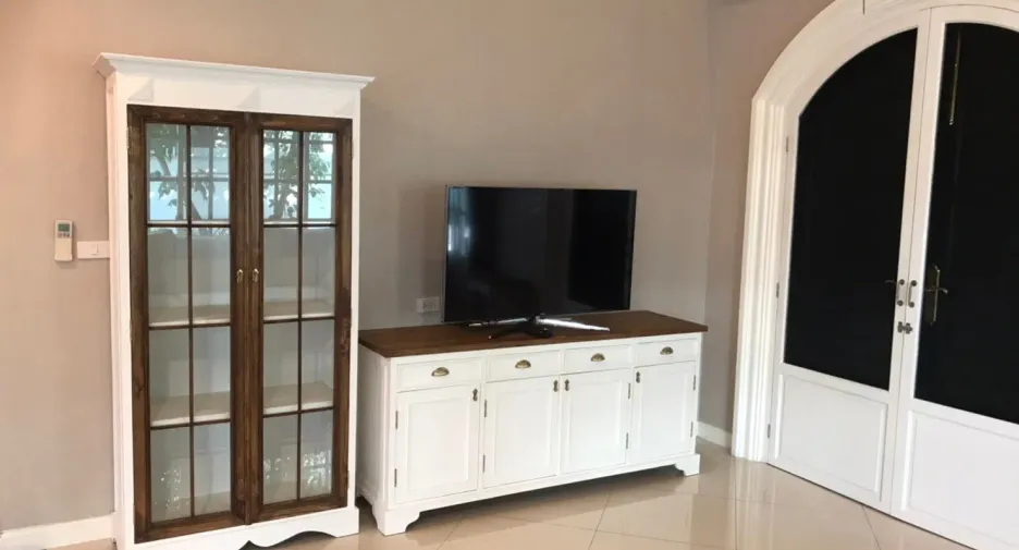 À louer 4 chambres maison à Mueang Samut Prakan, Samut Prakan