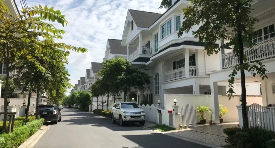 À louer 4 chambres maison à Mueang Samut Prakan, Samut Prakan