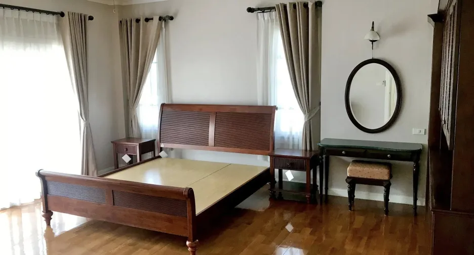 À louer 4 chambres maison à Mueang Samut Prakan, Samut Prakan