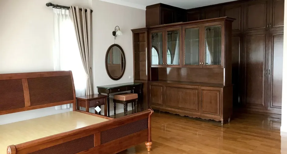 À louer 4 chambres maison à Mueang Samut Prakan, Samut Prakan