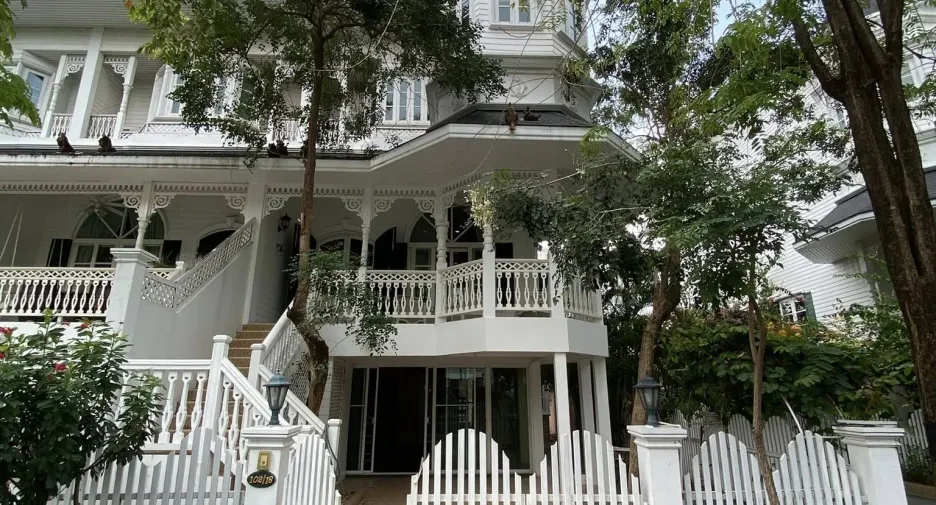 Casa en alquiler de 4 habitaciones en Mueang Samut Prakan, Samut Prakan