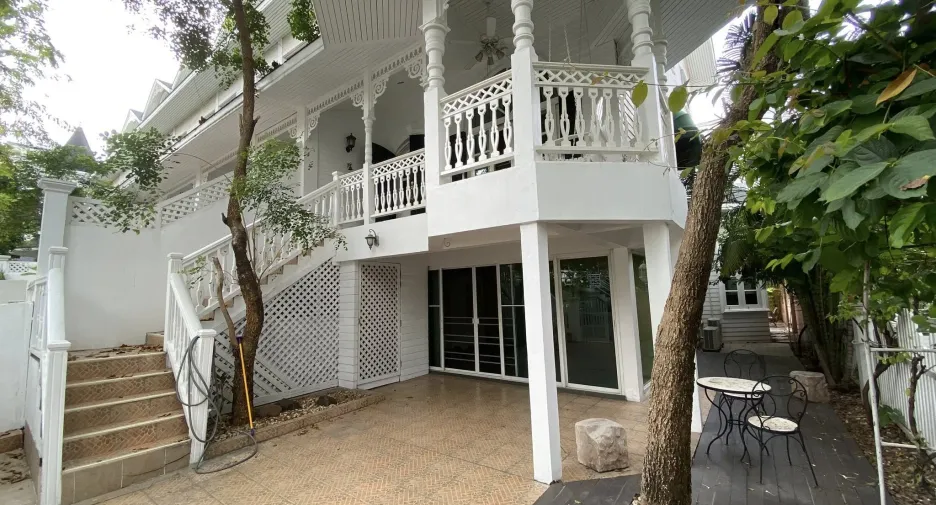 Casa en alquiler de 4 habitaciones en Mueang Samut Prakan, Samut Prakan