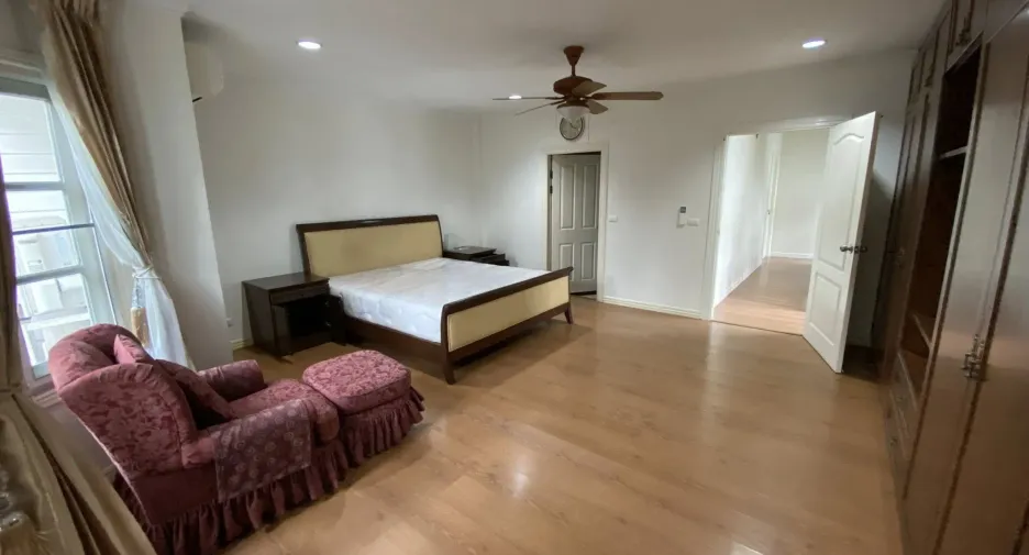 Casa en alquiler de 4 habitaciones en Mueang Samut Prakan, Samut Prakan