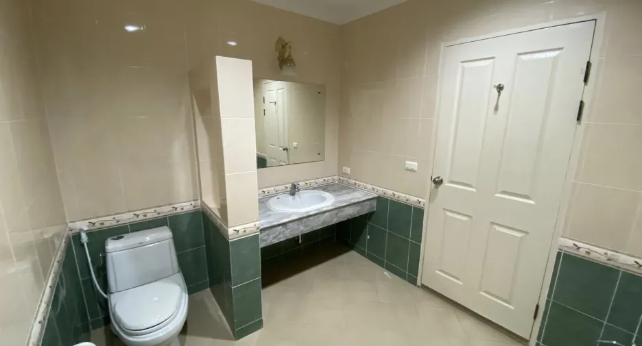 Casa en alquiler de 4 habitaciones en Mueang Samut Prakan, Samut Prakan