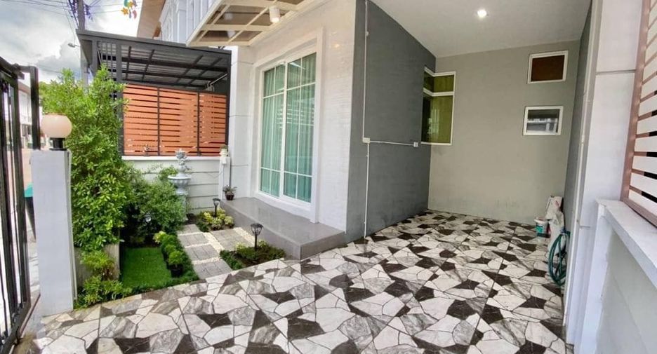 For rent 2 bedrooms townhouse in Prawet, Bangkok
