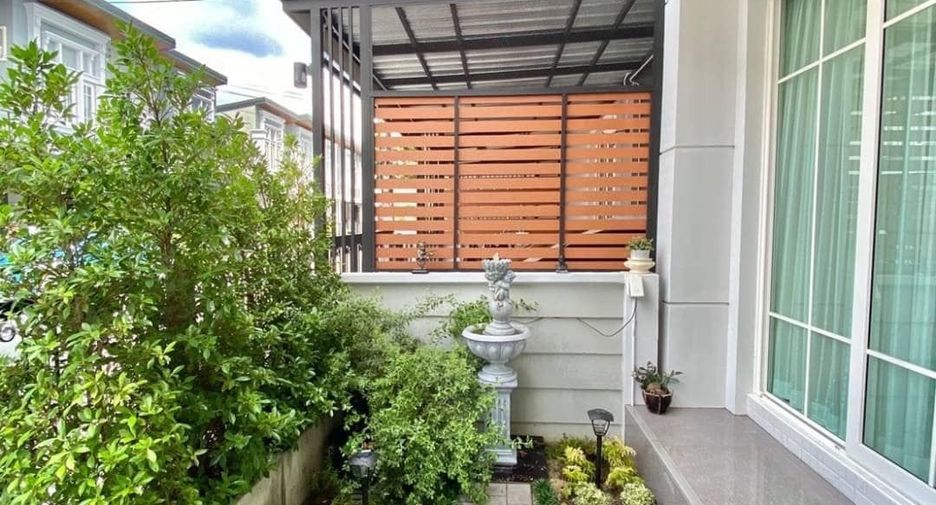 For rent 2 bedrooms townhouse in Prawet, Bangkok
