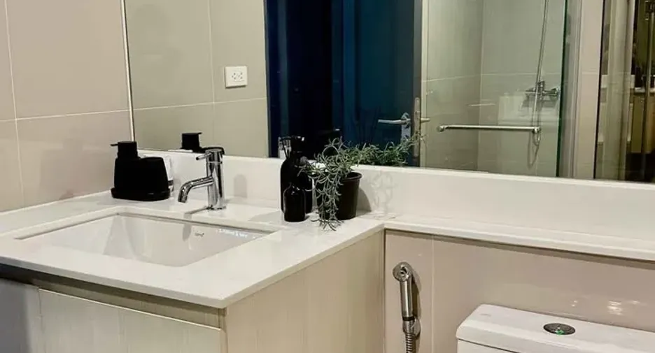 For rent 2 bedrooms condo in Pathum Wan, Bangkok