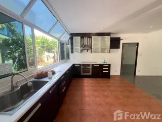 Haus zur Miete mit 4 Zimmer in Watthana, Bangkok