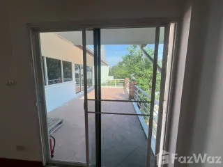 Haus zur Miete mit 4 Zimmer in Watthana, Bangkok