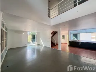 Haus zur Miete mit 4 Zimmer in Watthana, Bangkok