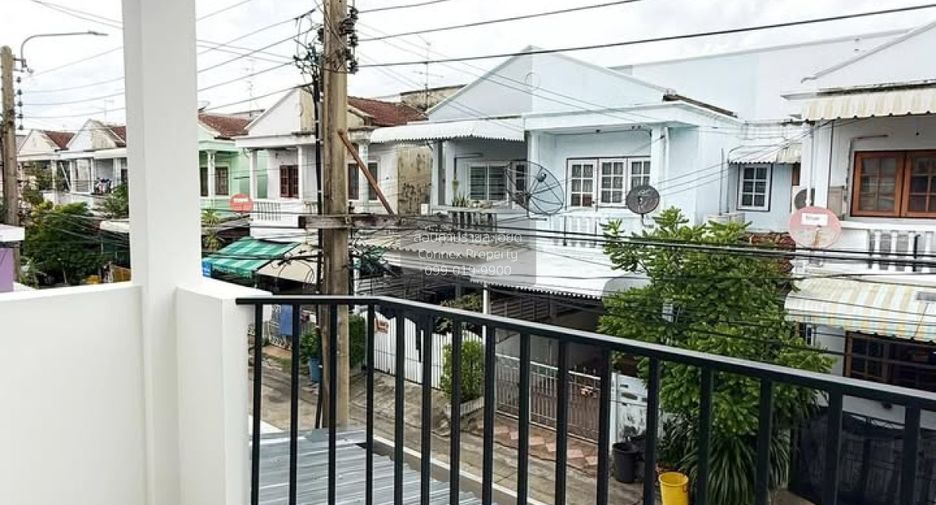 Casa adosada en venta de 3 habitaciones en Bang Kapi, Bangkok