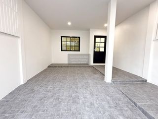 Casa adosada en venta de 3 habitaciones en Bang Kapi, Bangkok