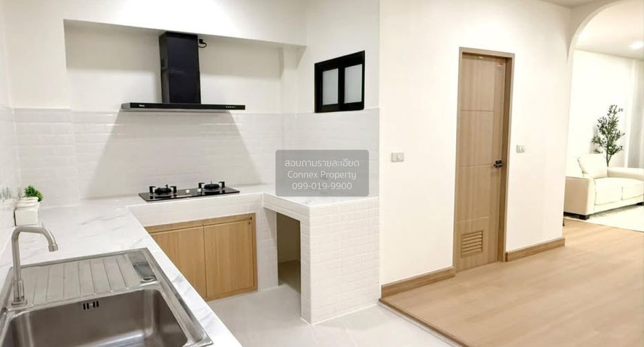 Casa adosada en venta de 3 habitaciones en Bang Kapi, Bangkok