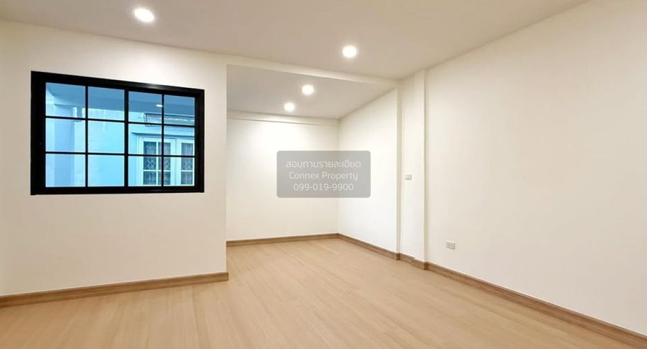 Casa adosada en venta de 3 habitaciones en Bang Kapi, Bangkok