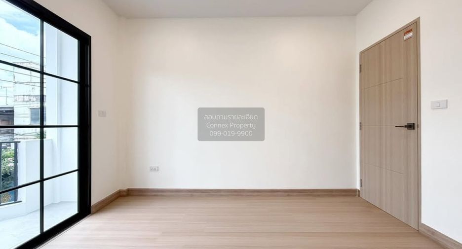 Casa adosada en venta de 3 habitaciones en Bang Kapi, Bangkok