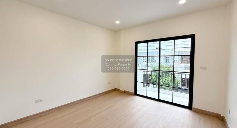 Casa adosada en venta de 3 habitaciones en Bang Kapi, Bangkok